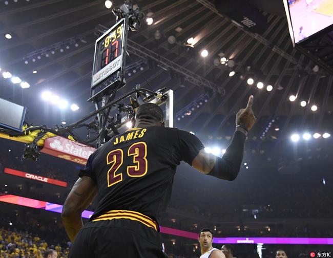 共同作用的 共同作用的